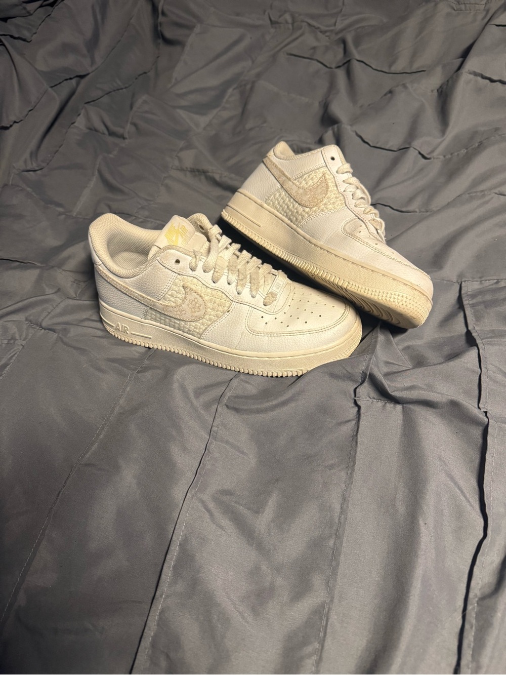 Nike Low-Top Sneakers in Cream/Beige